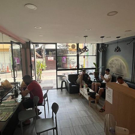Lazy Gibbon 1 Chiang Mai - Tha Phae Gate Hostel ภายนอก รูปภาพ