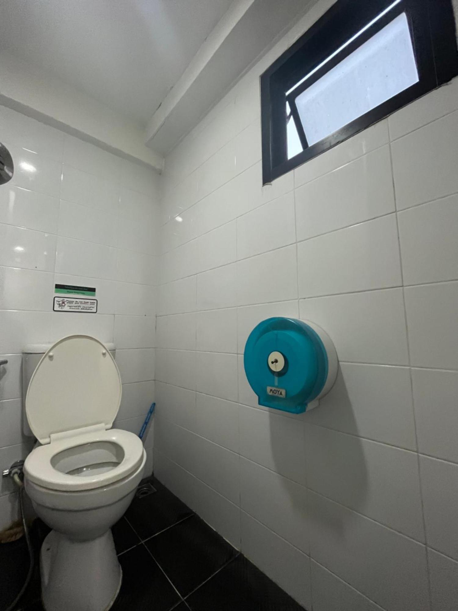 Lazy Gibbon 1 Chiang Mai - Tha Phae Gate Hostel ภายนอก รูปภาพ