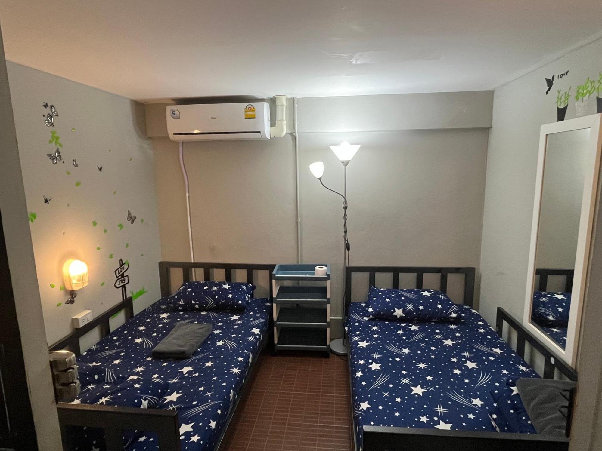 Lazy Gibbon 1 Chiang Mai - Tha Phae Gate Hostel ภายนอก รูปภาพ