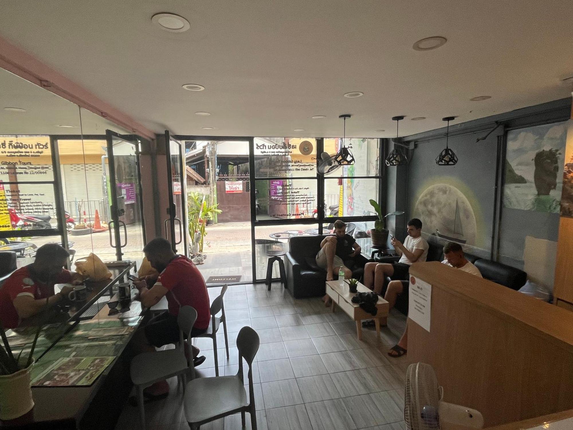 Lazy Gibbon 1 Chiang Mai - Tha Phae Gate Hostel ภายนอก รูปภาพ